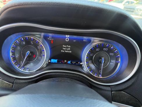 Used 2016 Chrysler 300 C RWD image 14