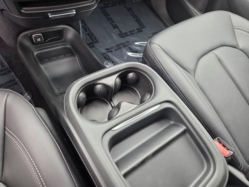 New 2027 Chrysler Pacifica Select FWD image 23