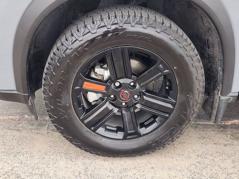 Used 2025 Nissan Rogue SV image 14