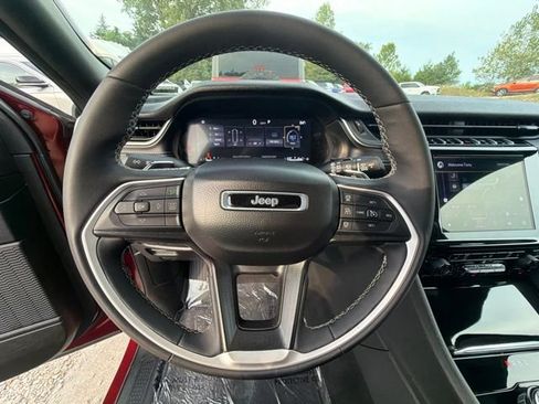 Used 2025 Jeep Grand Cherokee Altitude RWD image 27