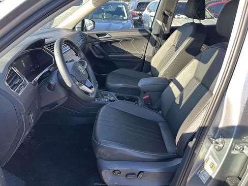 Used 2023 Volkswagen Tiguan SE image 14