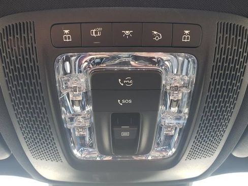 Used 2024 Mercedes-Benz GLB 250 4MATIC image 32