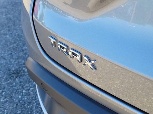 Certified 2025 Chevrolet Trax LT w/ Driver Confidence Package FWD image 8