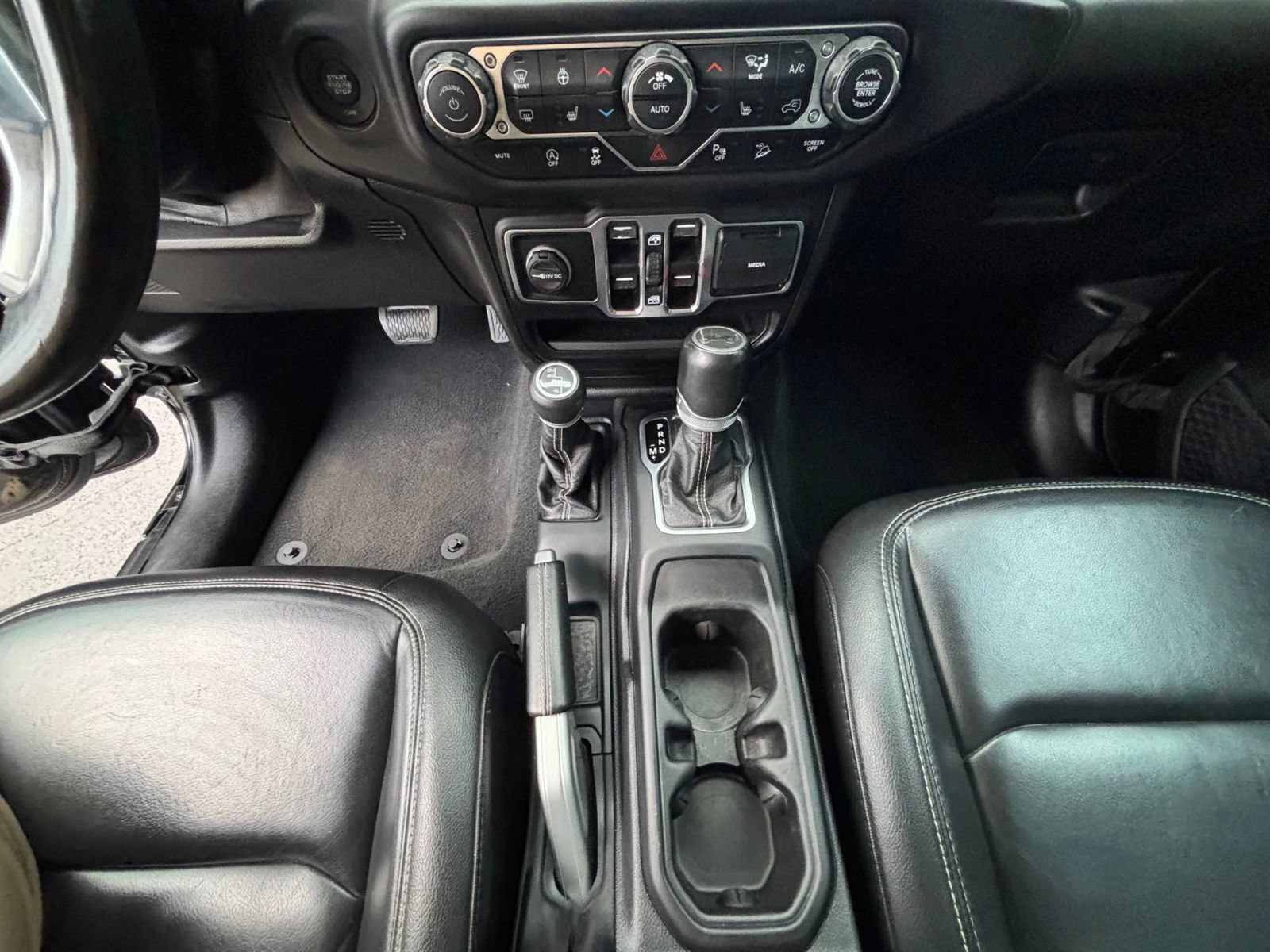 Used 2020 Jeep Wrangler Unlimited Sahara AWD/4WD image 38