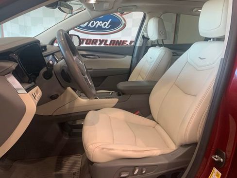 Used 2018 Cadillac XT5 Luxury w/ Driver Awareness Package AWD/4WD image 10