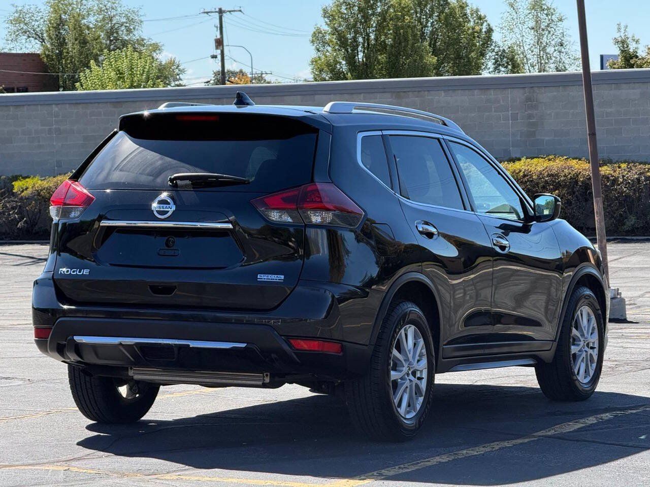 Used 2020 Nissan Rogue S w/ Special Edition Package FWD image 5