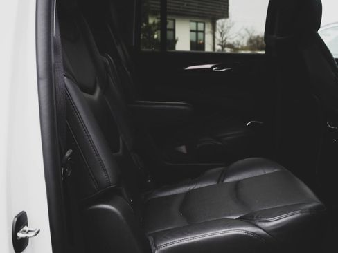 Used 2016 Cadillac Escalade ESV Luxury image 34