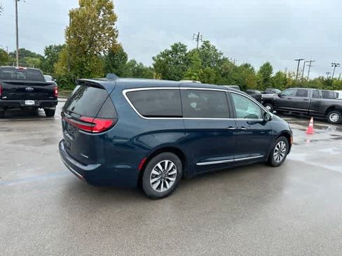 Used 2022 Chrysler Pacifica Limited FWD image 14