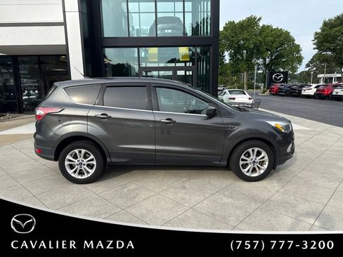 Used 2017 Ford Escape SE FWD image 5