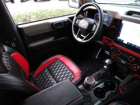 Used 2023 Ford Bronco Wildtrak image 24