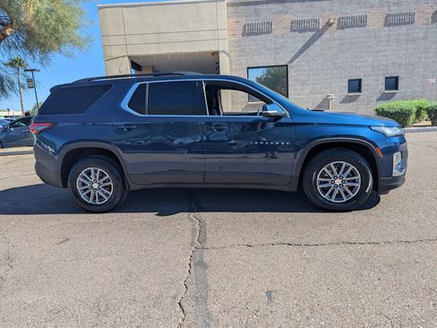Used 2023 Chevrolet Traverse LT image 2