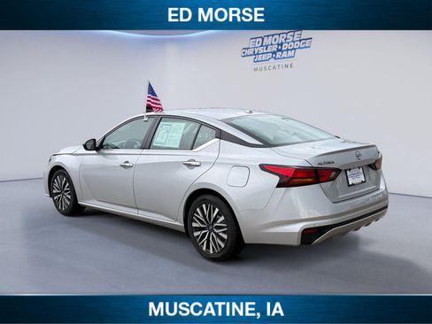 Used 2024 Nissan Altima 2.5 SV FWD image 3