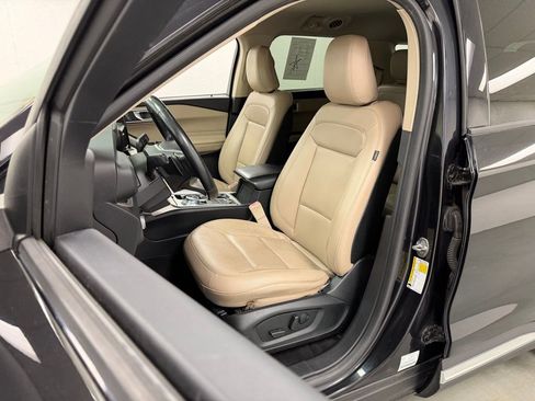 Used 2020 Ford Explorer XLT w/ Equipment Group 202A AWD/4WD image 23