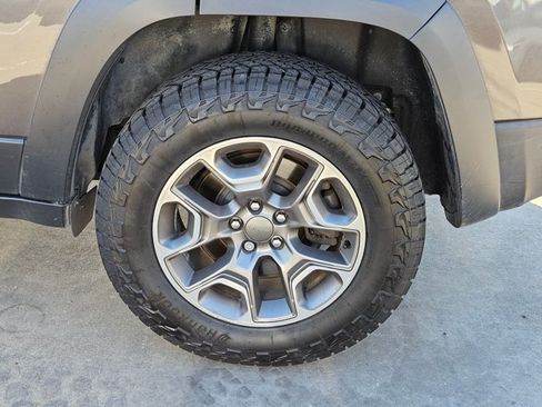 Used 2022 Jeep Cherokee Trailhawk AWD/4WD image 23