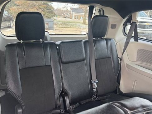 Used 2019 Dodge Grand Caravan SXT image 14
