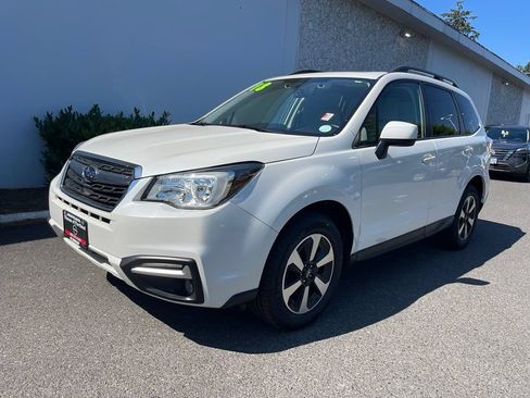 Used 2018 Subaru Forester 2.5i Premium AWD/4WD image 1