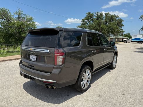 Used 2021 Chevrolet Tahoe High Country w/ Premium Package image 3