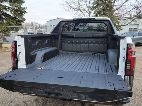 New 2025 Chevrolet Silverado EV RST AWD/4WD image 9