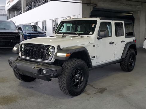 Used 2024 Jeep Wrangler Unlimited Sport AWD/4WD image 4