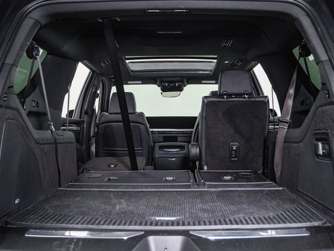 Used 2026 Cadillac Escalade ESV Luxury w/ LPO, Floor Liner Package AWD/4WD image 31