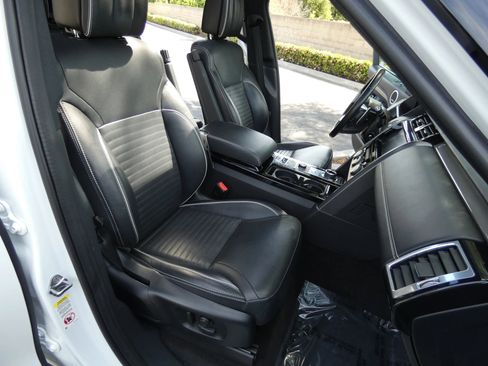 Used 2020 Land Rover Discovery HSE Luxury image 31