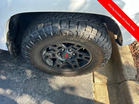 Used 2024 Toyota 4Runner TRD Off-Road Premium w/ Moonroof Package AWD/4WD image 2