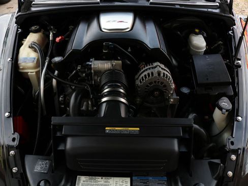 Used 2004 Chevrolet SSR w/ Preferred Equipment Group image 46