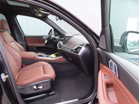 Used 2025 BMW X5 xDrive40i AWD/4WD image 23