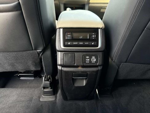 Used 2023 Subaru Ascent Limited AWD/4WD image 21