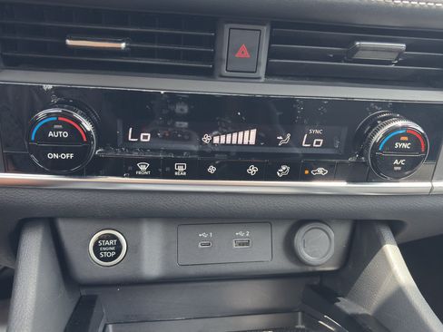 Used 2023 Nissan Rogue SV FWD image 21