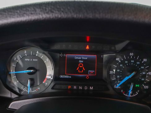 Used 2017 Ford Expedition XLT image 16