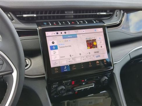 Used 2024 Jeep Grand Cherokee Limited 4xe image 26