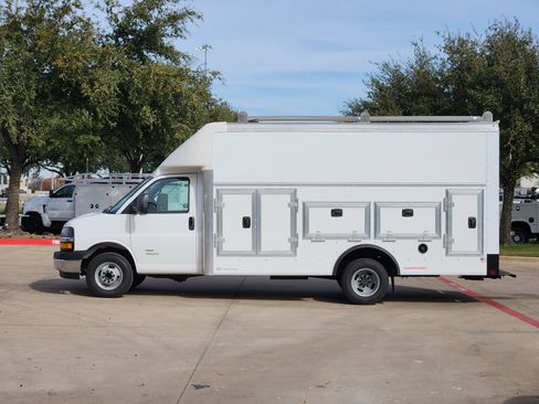 New 2025 Chevrolet Express 4500 w/ Power Convenience Package image 11