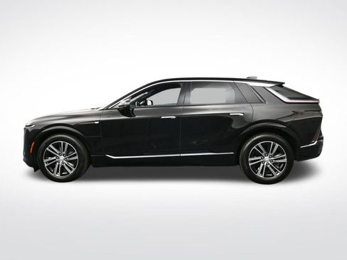 Used 2025 Cadillac Lyriq Luxury AWD/4WD image 2