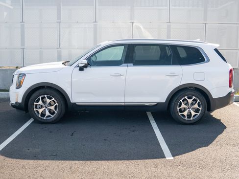 Used 2022 Kia Telluride EX w/ Towing Package image 2