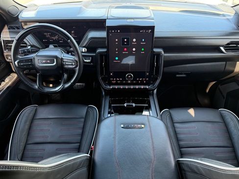 Used 2025 GMC Yukon AT4 Ultimate AWD/4WD image 4
