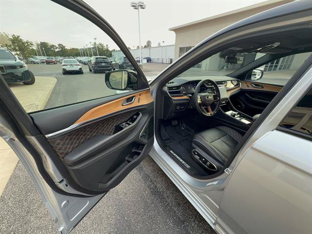 Used 2023 Jeep Grand Cherokee L Summit AWD/4WD image 9