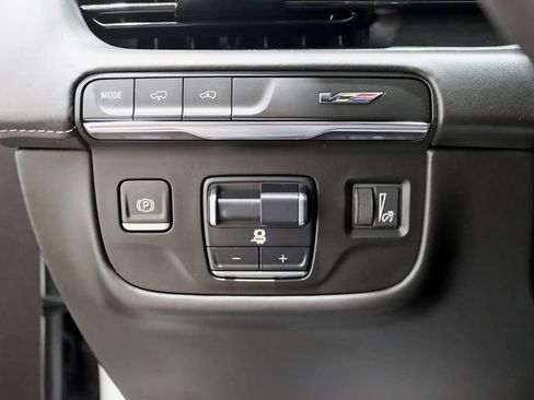 Used 2024 Cadillac Escalade V AWD/4WD image 17