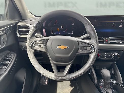 Used 2025 Chevrolet TrailBlazer LT FWD image 14
