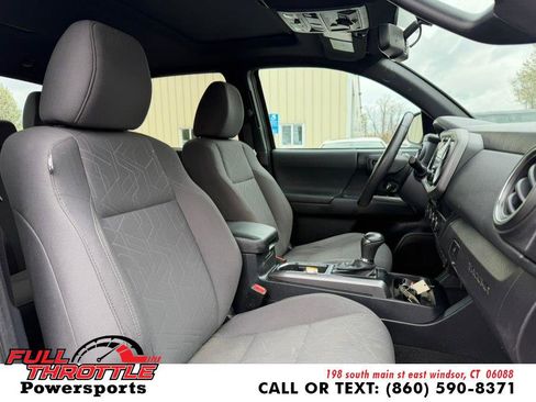 Used 2016 Toyota Tacoma TRD Off-Road w/ Premium & Technology Package AWD/4WD image 13