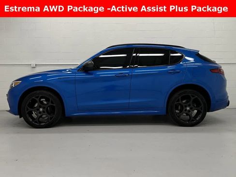 Used 2023 Alfa Romeo Stelvio Estrema image 3