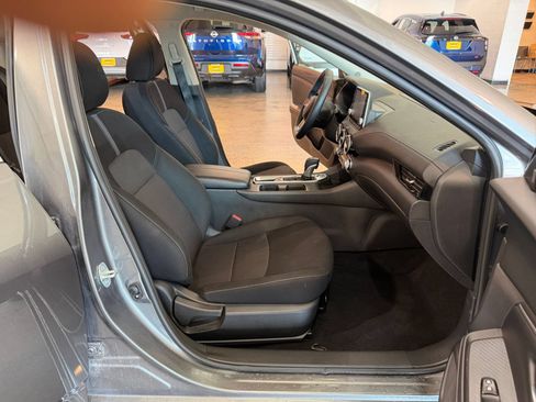 Used 2025 Nissan Sentra SV FWD image 35