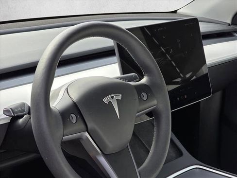 Used 2023 Tesla Model Y Long Range image 11