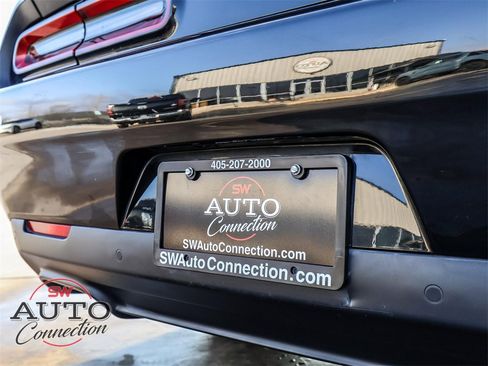 Used 2021 Dodge Challenger SXT image 10