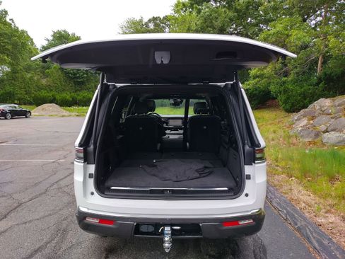 Used 2022 Jeep Grand Wagoneer Series II w/ Convenience Group III image 21