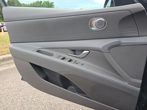 New 2026 Hyundai Elantra SE FWD image 23
