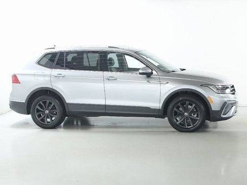 Certified 2024 Volkswagen Tiguan SE AWD/4WD image 11
