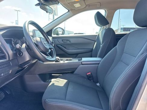 Used 2024 Nissan Rogue S FWD image 11