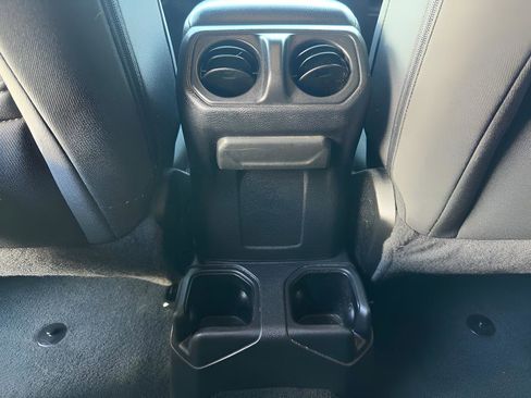 Used 2023 Jeep Wrangler Unlimited Sport AWD/4WD image 32