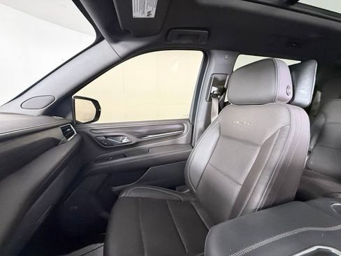 Used 2023 GMC Yukon XL Denali RWD image 18